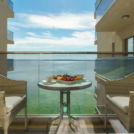 Del Mar Mamaia-vega アパート